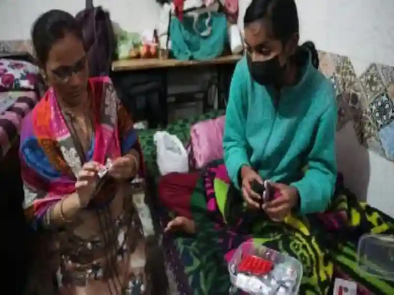 Harshita and her mother Jyoti Singh at their Jahangirpuri home.