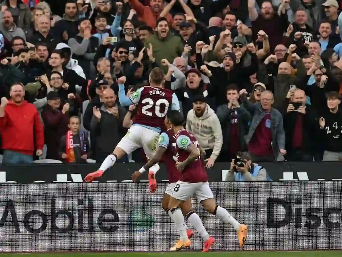 West Ham United'S Jarrod Bowen (C) Celebrates After Scoring Goal During Epl Match Vs Manchester United.