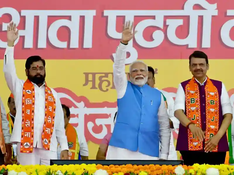 Fadnavis (BJP) and Thackeray (Shiv Sena) speak to supporters after Maharashtra election results. Coalition talks begin.