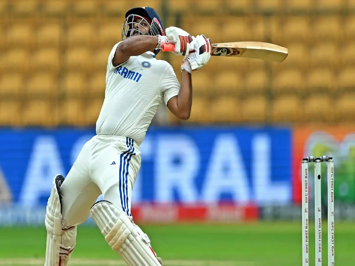 Sunil Gavaskar Was Laughing In Disbelief After Rishabh Pant Attempted A Bizarre Shot.