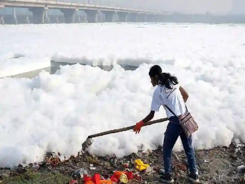 Toxic Foam Accumulation In The Yamuna.