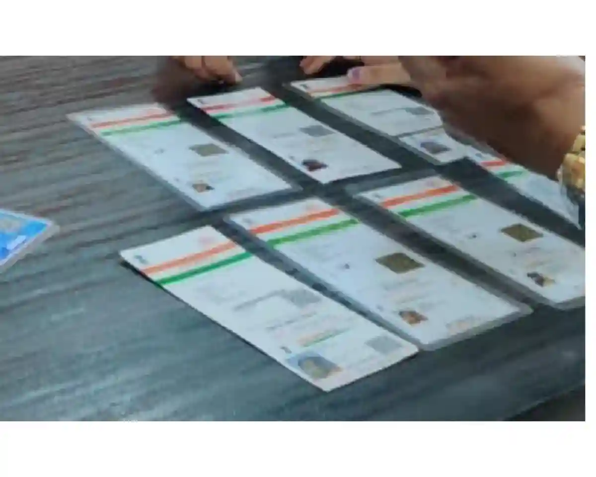 Pakistani Citizens Given Fake Aadhaar Cards, Starting Money.