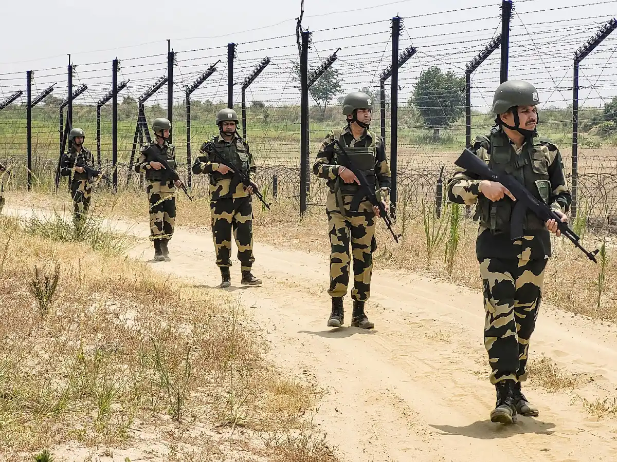 Bsf Soldiers Saw Five Individuals Cross Border, Apprehended In Jalkumba.