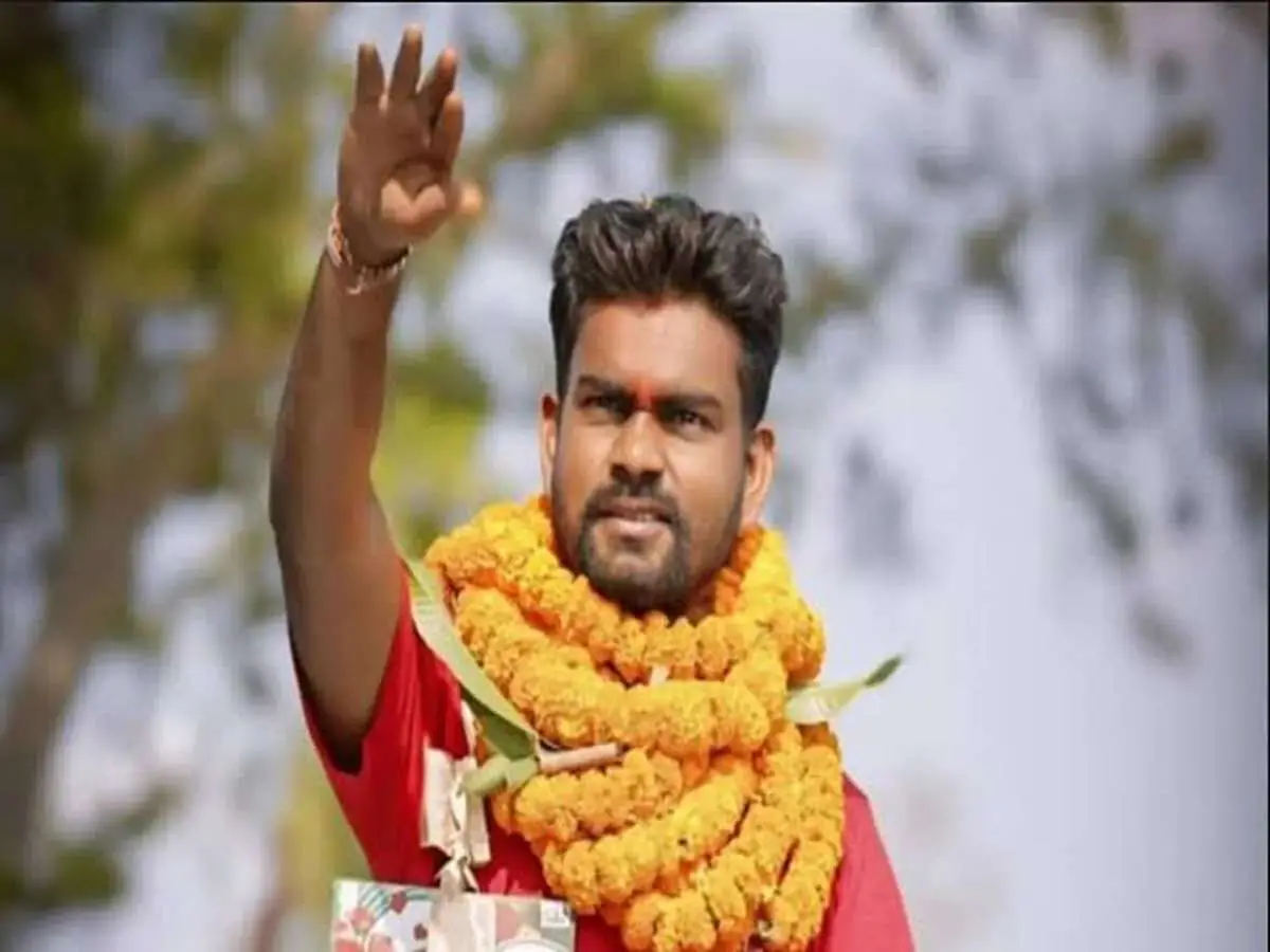 Jairam Mahato, the AJSU leader, speaks to a crowd while campaigning to, in theory, rally support for the 2024 Jharkhand