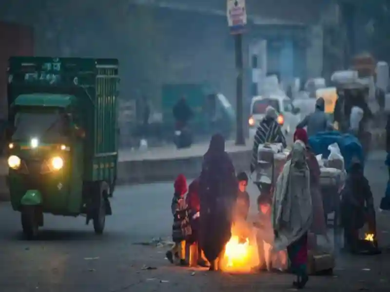 This is the first time this winter season that the minimum has dropped below 5 degrees in Delhi.